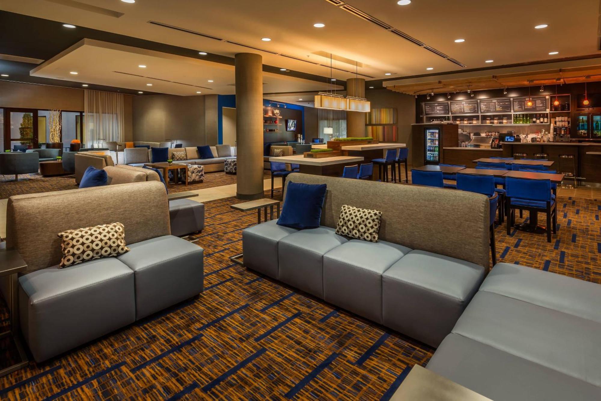 Courtyard By Marriott Downtown/riverfront Hotel 3*