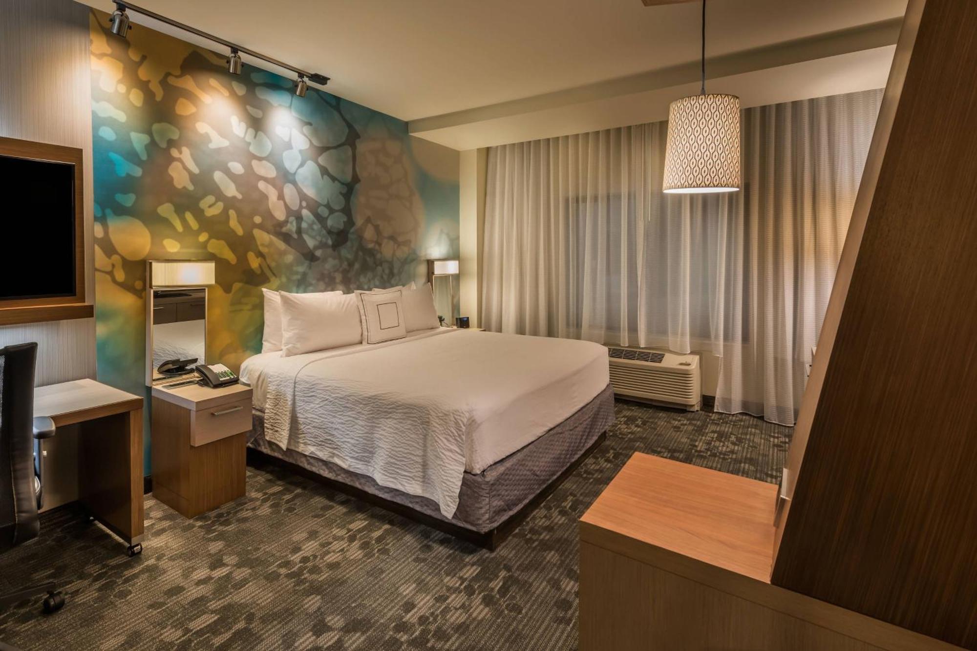 Courtyard By Marriott Downtown/riverfront